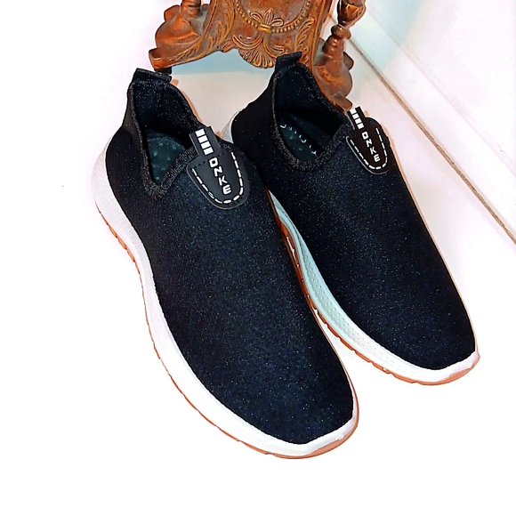 Unisex Solid Slip On Sneakers Comfy Non Slip Soft Sole Shoes for Men & Women - Picture 3 of 10